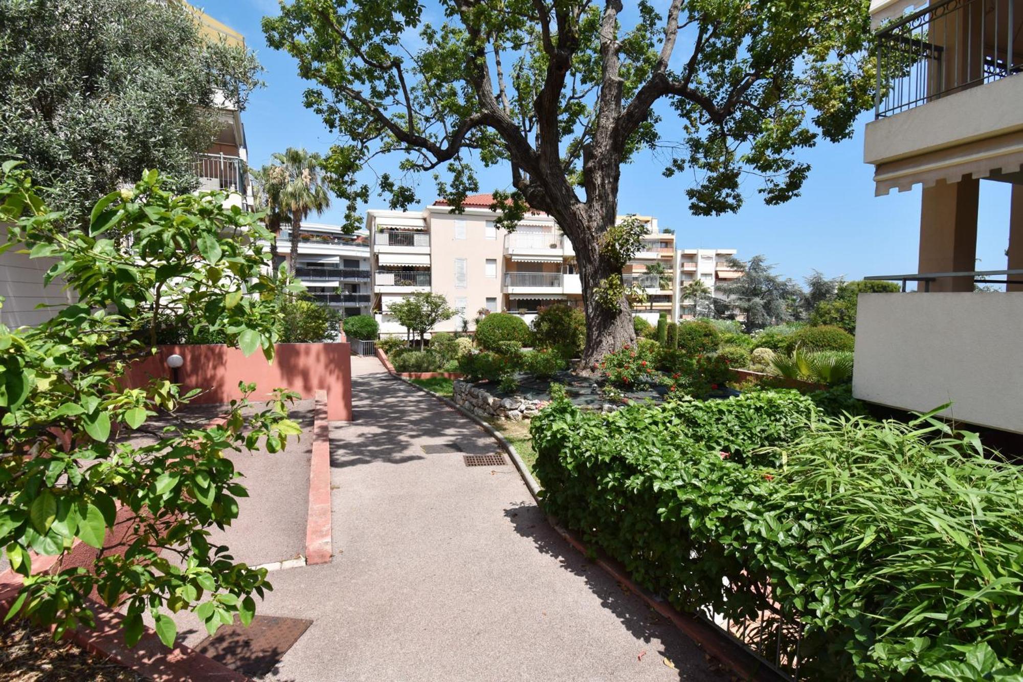 罗克布吕讷-卡普马丹Le Cap Soleil -Standing - Piscine Collective Et Parking Prive公寓 外观 照片